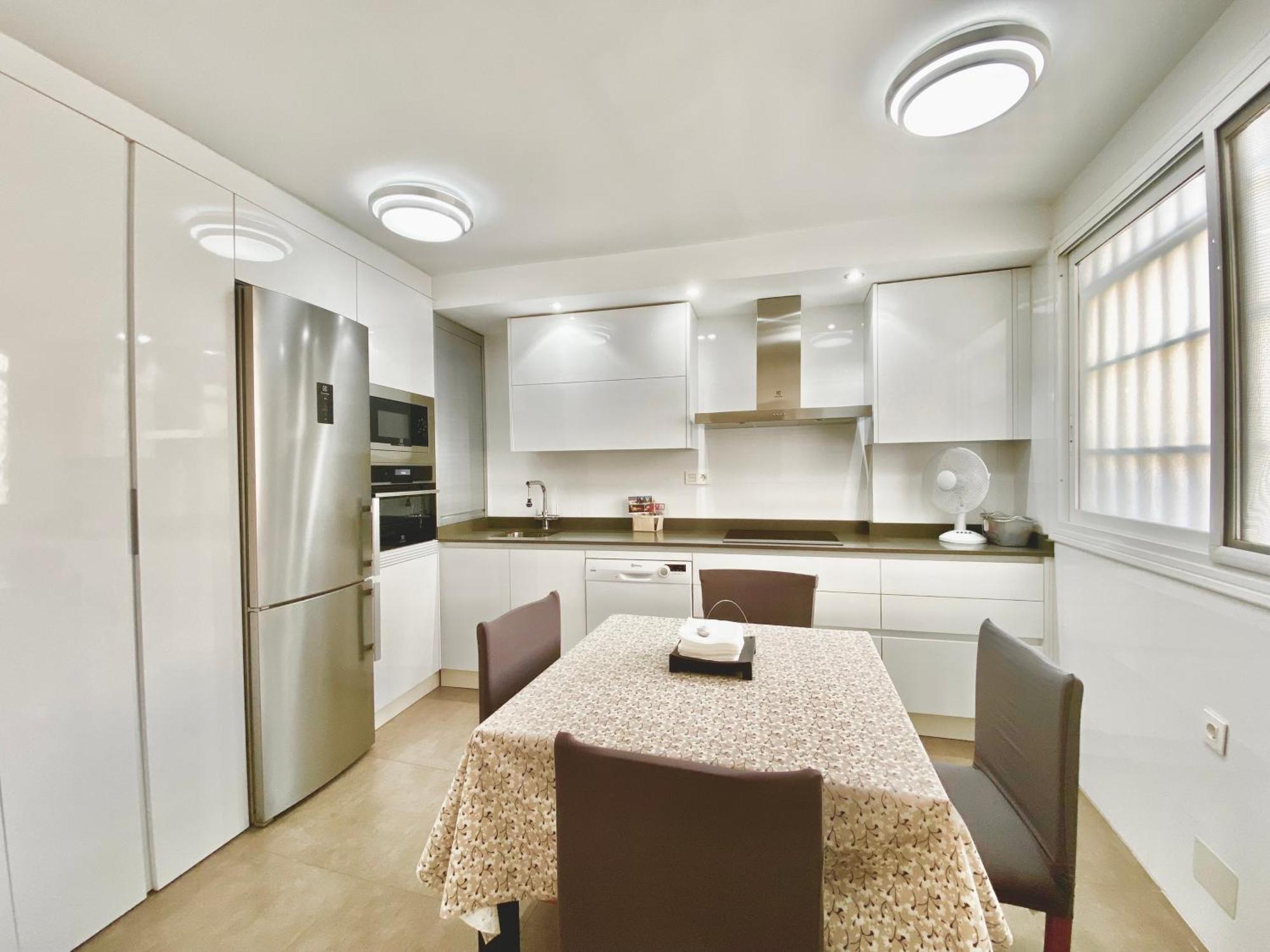 Apartamento Con Parking Gratis En El Centro, 2 Dormitorios Almería Kültér fotó